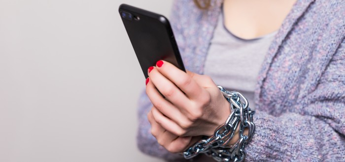 Někteří přiznávají, že odložit telefon zkrátka neumí