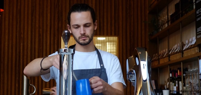 Rozhodnutím vlády přišlo o práci mnoho lidí. Na co mají nárok?