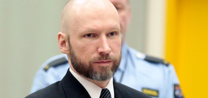 Masový vrah Breivik – poznali byste něco při pohledu do jeho tváře?