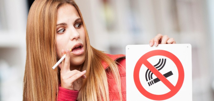 Žena se po kouření v letadle ohradila tím, že „měla dlouhý den“