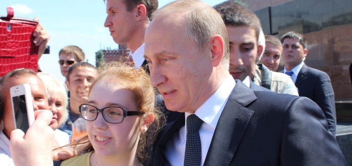 Putin se snaží držet pózu dobrotivého vládce