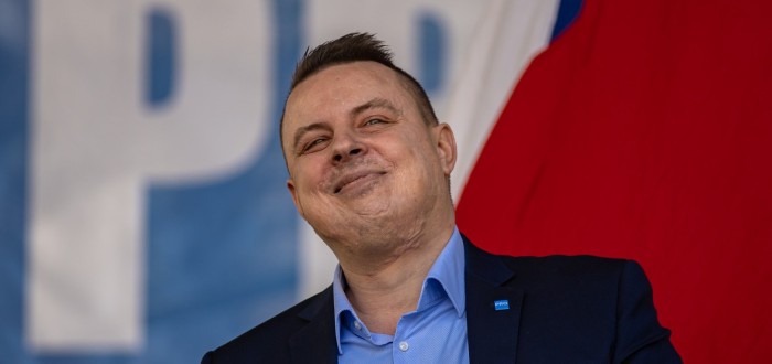 Rajchl zřejmě sleduje pouze vlastní prospěch, o lidi mu nejde