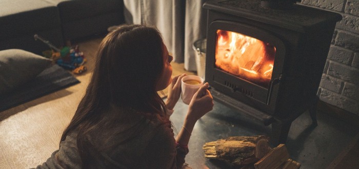 Topíte krbovými kamny, nebo si jen přitápíte, abyste ušetřili za energie? Možná vás čeká zákaz