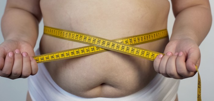 Odolného tuku v oblasti pasu se můžete zbavit mimo jiné i pomocí přerušovaného půstu