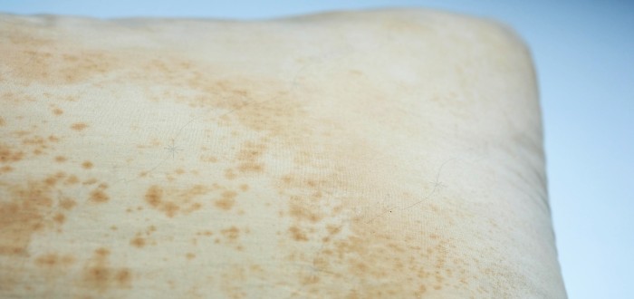 Odstranit skvrny na polštářích vám pomůže mimo jiné i jedlá soda