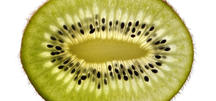 Ne nadarmo se dětem k obědu dává ve škole půlka kiwi