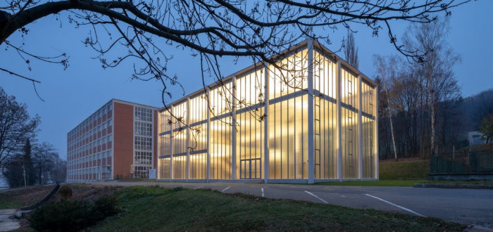 Ojedinělá architektura Památníku Tomáše Bati je lákadlem pro turisty. 