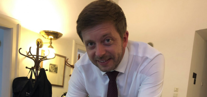 Podle Rakušana soud jasně konstatoval, že Ústava platí i pro pány Zemana s Babišem