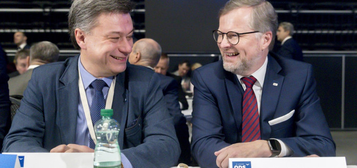 Pavel Blažek (vlevo) vládě příliš neprospěl