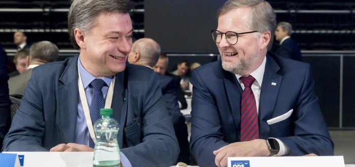 Pavel Blažek (vlevo) vládě příliš neprospěl