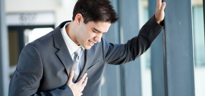 Základní příčinou srdečních obtíží je ukládání cholesterolu do stěny tepny. Postupné zvětšování tukového plátu zužuje její průsvit