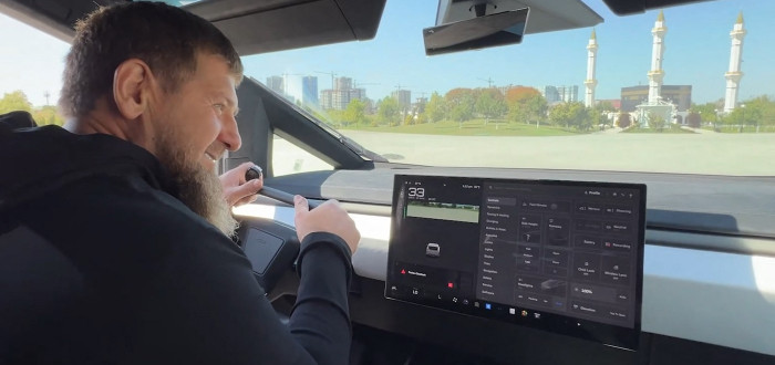 Kadyrovovi se elektrický Cybertruck hodně zamlouval