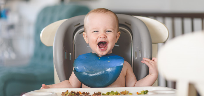 Děti potřebují pro zdravý vývoj vyvážený příjem všech nutrientů. Nedostatek bílkovin se může projevit jako chronické onemocnění nebo problémy s neprospíváním 
