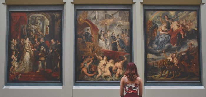 Z domova můžete navštívit Louvre, ale i jiné velké galerie
