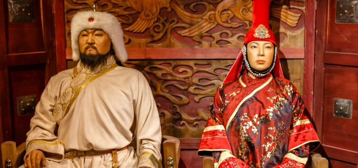 V roce 1206 byl všemi vůdci mongolských kmenů na Velkém mongolském sněmu jmenován Čingischánem, v překladu velkým (světovým) vladařem