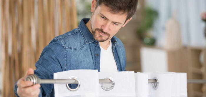 Důležitá je i šířka garnýže. Neměla by končit přesně na hraně okna, ale ideálně přesahovat na obě strany