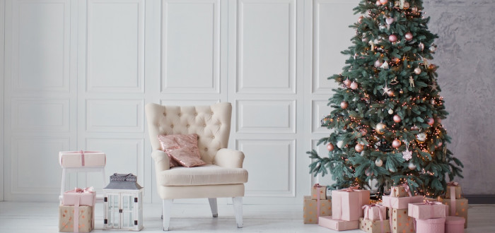 Umělé vánoční stromky 180 cm se hodí do většiny bytů, protože nechávají dost prostoru i na špičku a osvětlení