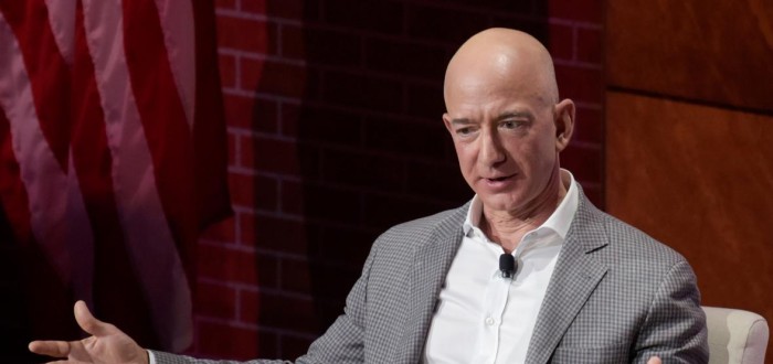 Jeff Bezos je nejbohatší člověk na světě. Svoje peníze investuje do velmi zajímavých nápadů