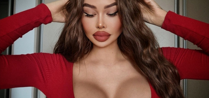 Bimbo Barbie je po vzhledové stránce umělejší verze živé Barbie