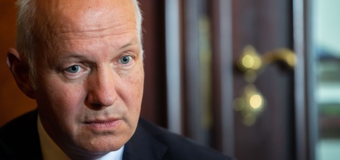 Pavel Fischer hovoří plynně francouzsky a anglicky. Domluví se německy, rusky a katalánsky