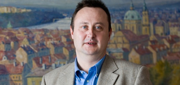 V tzv. Cibulkových seznamech spolupracovníků komunistických tajných služeb existuje záznam důvěrníka vojenské kontrarozvědky, u kterého se shoduje jméno, příjmení a datum narození s Hrdličkovými údaji