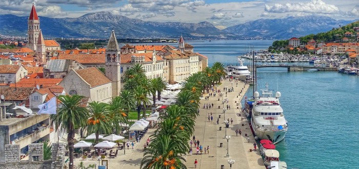 Jestli vás vyjde pivo na stejnou cenu třeba zde v Trogiru anebo na ostrově Hvar či v Zadaru, vám neslíbíme. Ale levnější než v Praze na Staroměstském náměstí zřejmě nebude