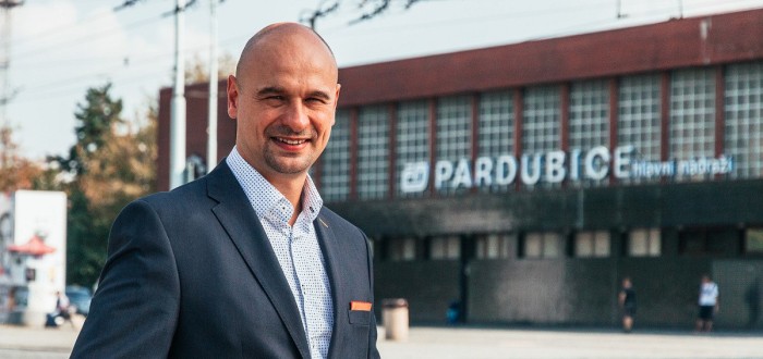 Martin Kolovratník prostě na Pardubice nedá dopustit. Co s městem udělá rušné letiště?