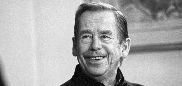 Václav Havel byl pár dní po své smrti oslavován. Jak tomu bylo za jeho života a jak je tomu dnes? 