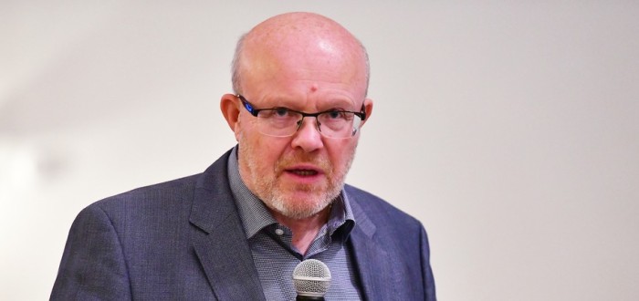 Ministr Válek musí přijít co nejdřív s řešením, které bude pro tuzemské zdravotnictví znamenat změnu systému