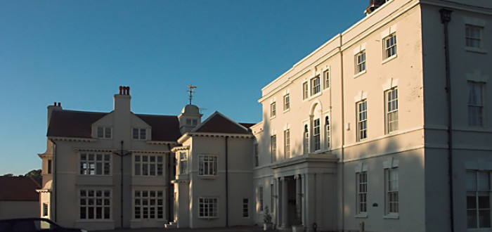 Aston Hall Hospital. V této nemocnici prožívaly děti hororové příběhy jak z románů Stephena Kinga