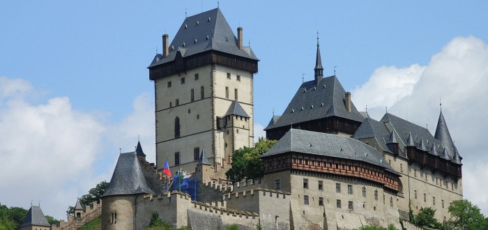 Karlštejn asi poznáme všichni, ale co další památky? Troufnete si na jednoduchý test?