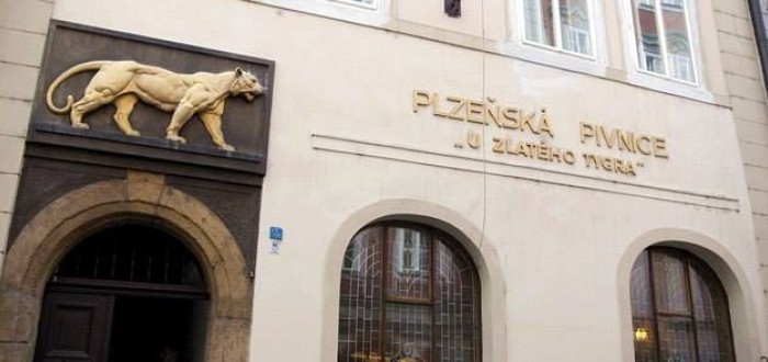 U Zlatého tygra seděl Hrabal, Havel i Clinton