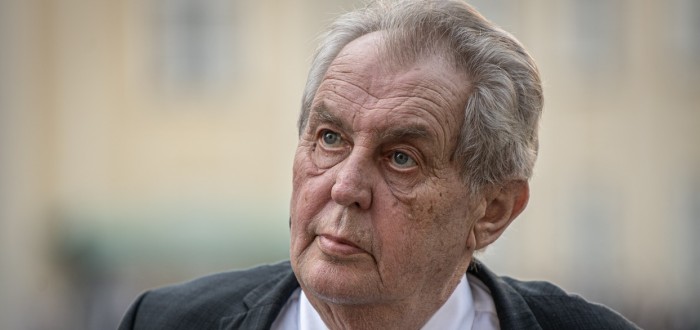 Miloše Zemana čeká v jeho funkci ještě dost dní na to, aby mohl jen odpočívat. Kdo za něj vykonává pravomoci?
