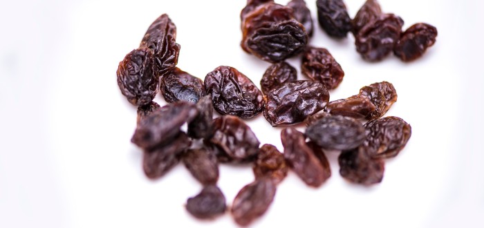 Se snížením vysoké hladiny cholesterolu a cukru v krvi vám mohou pomoci i obyčejné rozinky