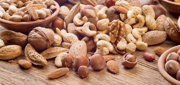 Ořechy obsahují řadu důležitých živin, jako jsou omega-3 mastné kyseliny, antioxidanty a vitamíny
