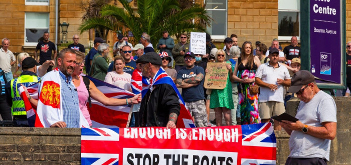 Protesty v Británii běžely několik dní