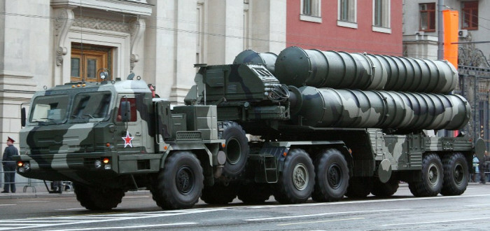 O protivzdušném systému S-400 Rusové říkají, že je prý nezničitelný. Ukrajinci je vyvedli z omylu