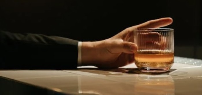 Ten, kdo prodá alkohol mladistvé osobě, může dostat nemalou pokutu za přestupek