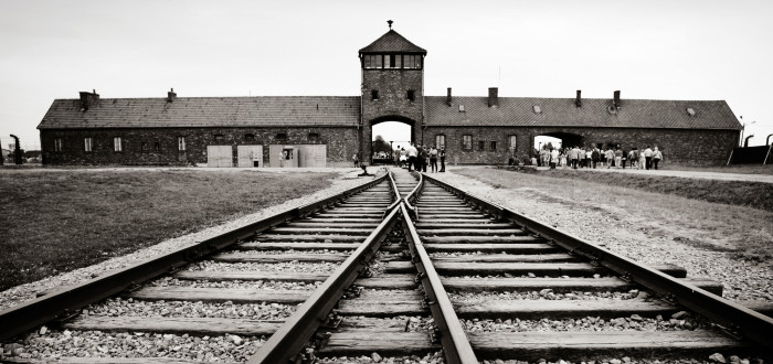 Velitel tábora Rudolf Höss při norimberských procesech uvedl, že v Auschwitzu zemřely více než tři miliony lidí