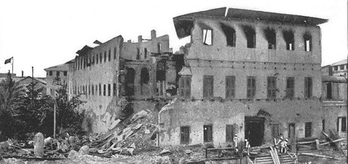 Jen 38 minut stačilo na zničení paláce