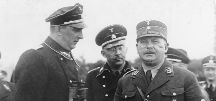 Šéf SA Ernst Röhm v roce 1934 s Heinrichem Himmlerem, ještě netušil, že Himmler už má rozkaz jej zlikvidovat