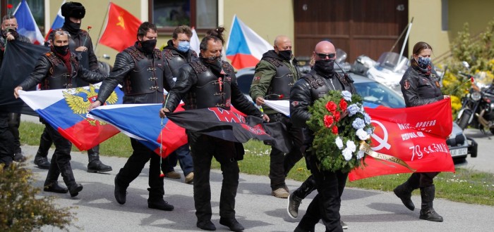 Motorkářský Klub zvaný Noční vlci v současnosti řídí přítel ruského prezidenta Vladimira Putina, Alexandr Zaldostanov přezdívaný Chirurg