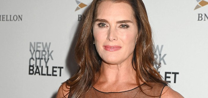 Jedním z filmů, kterými se Brooke Shields nejvíce proslavila, je film z roku 1980 Modrá laguna