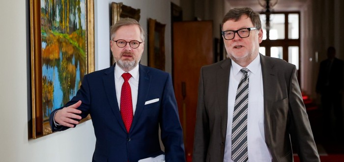Stále více lidí se obává toho, s čím premiér a jeho ministr financí zase přijdou