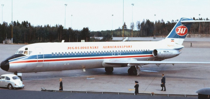 Letoun McDonnell Douglas DC-9 společnosti JAT Yugoslav Airlines na letišti Stockholm