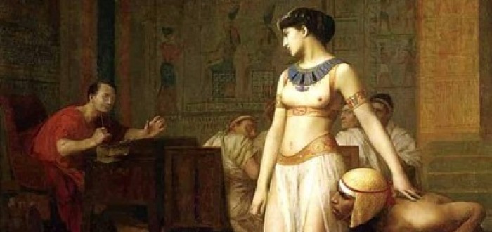 Egyptská královna Kleopatra byla původem Makedonka, byla velice inteligentní a ovládala dvanáct jazyků