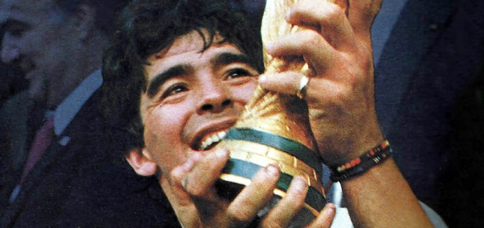 Božský Diego odešel a Argentina je utopena v slzách
