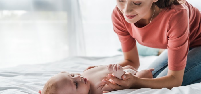 Kojeneckou masáží můžete mimo jiné i podpořit správný růst vaší ratolesti