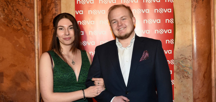 Artur Štaidl dorazil na premiéru Ivety s přítelkyní. A nešetřil úsměvy!