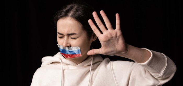 Umlčet ruskou propagandu je u nás prakticky nemožné